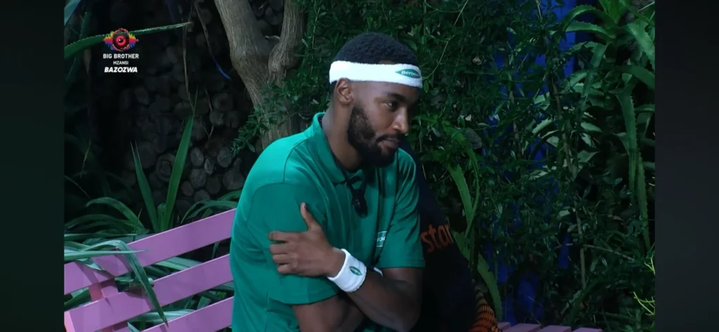 Que talking with Trixie